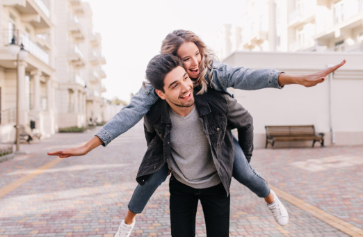 Mutlu Bir İlişkinin 5 Altın Kuralı: Sağlıklı ve Huzurlu Bir İlişki İçin İpuçları - Tuba Bektaş