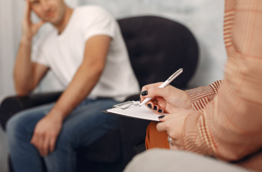 Psikoterapiye dair merak edilenler: terapi nedir, kimler için uygundur? - Psk. Gülay Çiçek Sağlam