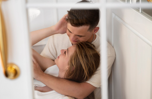 Uzun İlişkilerde Cinsel İsteği Canlı Tutma Yöntemleri - Op. Dr. Taner Çavumirza