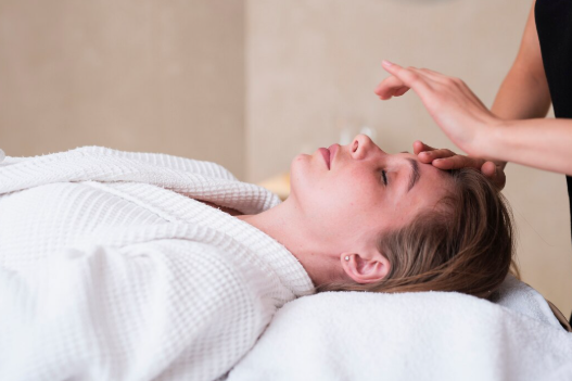 eksozom-tedavisi-ile-cildinizin-genclik-isiginn-kesfedin-dr-kubra-esen