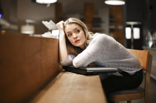 Sessiz Tükenmişlik: Belirti Vermeyen Yorgunluğun Psikolojik Temelleri - Uzm. Psk. Naciye Tokaç