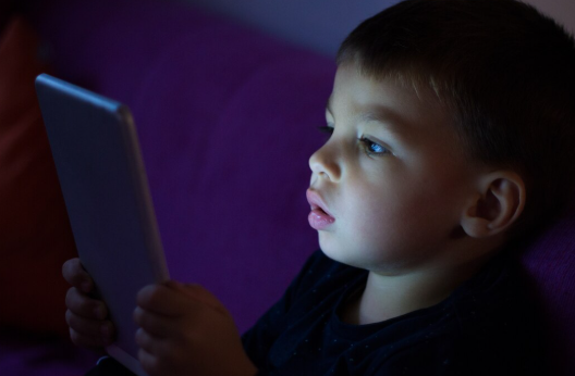 Erken Bağımlılık: Ekranın Çocuk Ruhuna ve Gelişimine Etkileri - Dkt. Mehmet Ruhi Günan