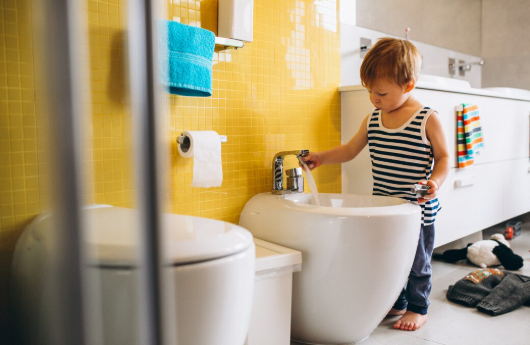 lazimlik-rehberi-cocugunuzun-tuvalet-egitimine-hazir-oldugunu-nasil-anlarsiniz-uzm-psk-esra-ozel
