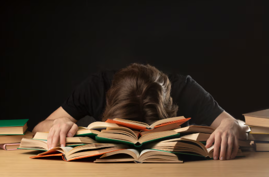 sinav-kaygisi-dusman-mi-yoksa-kontrol-edilebilir-bir-duygu-mu-uzm-psk-esra-ozel