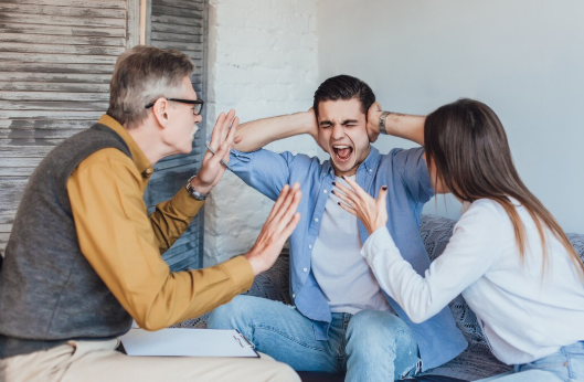 Yakınından Gelen Hakaret Neden Daha Çok Can Yakar? Onur, Öfke ve Utanç - Uzm. Psk. Esra Özel