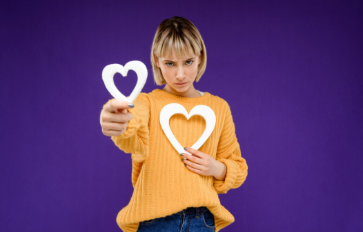 Aşk Sadece Bir Duygu mu, Yoksa Başka Bir Şey..? - Uzm. Psk. Esra Özel