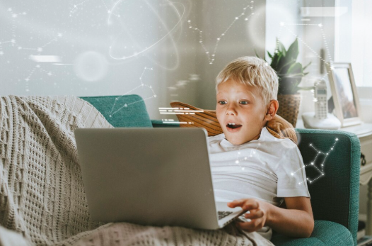 Dijital Dünyanın Gölgesinde Çocuk Olmak: Ekranlar ve Yanıltıcı Tablolar - Psk. Sabiha Taşkınırmak