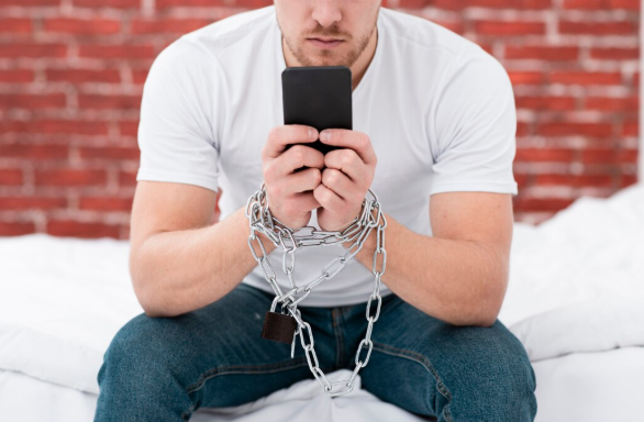 internet-ve-teknoloji-bagimliligi-dijital-dunyada-kaybolmak-psk-yasemin-misirli