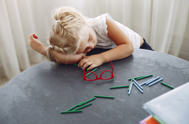Çocuğum Gösterdiğim Yere Bakmıyor: Ortak Dikkat Neden Önemlidir? - Dkt. Özden Gamsız