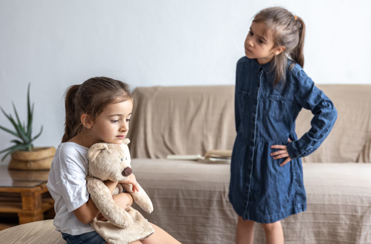 Çocuğum Arkadaşlarıyla Oynuyor Ama Konuşmuyor: Neden Olabilir? - Dkt. Özden Gamsız