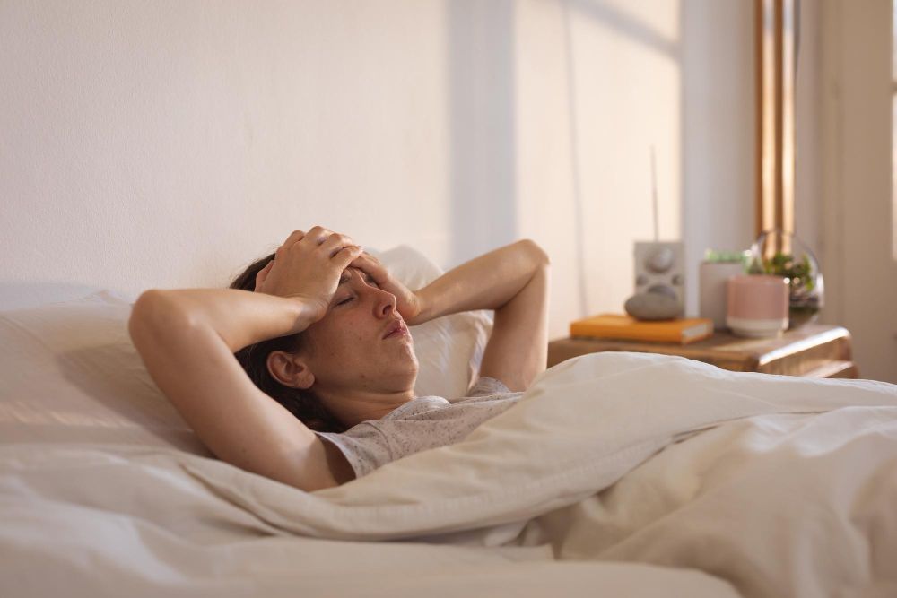 Acordar cansado pode ser hormonal? Descubra as causas