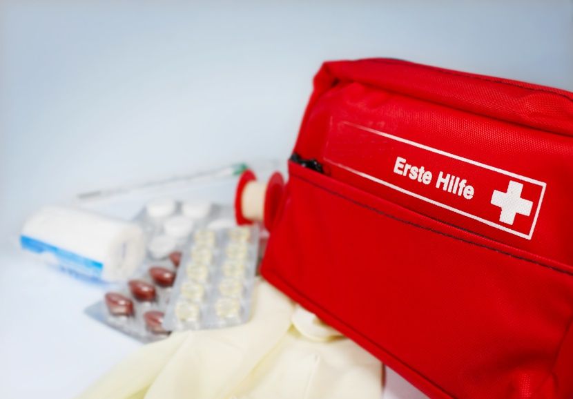 was-gehoert-alles-in-die-reiseapotheke