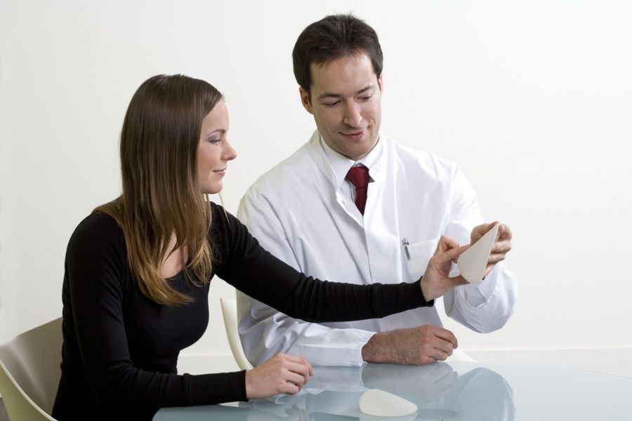 wenn-eine-zweite-brustvergroesserung-noetig-wird-ablauf-schmerzen-risiken