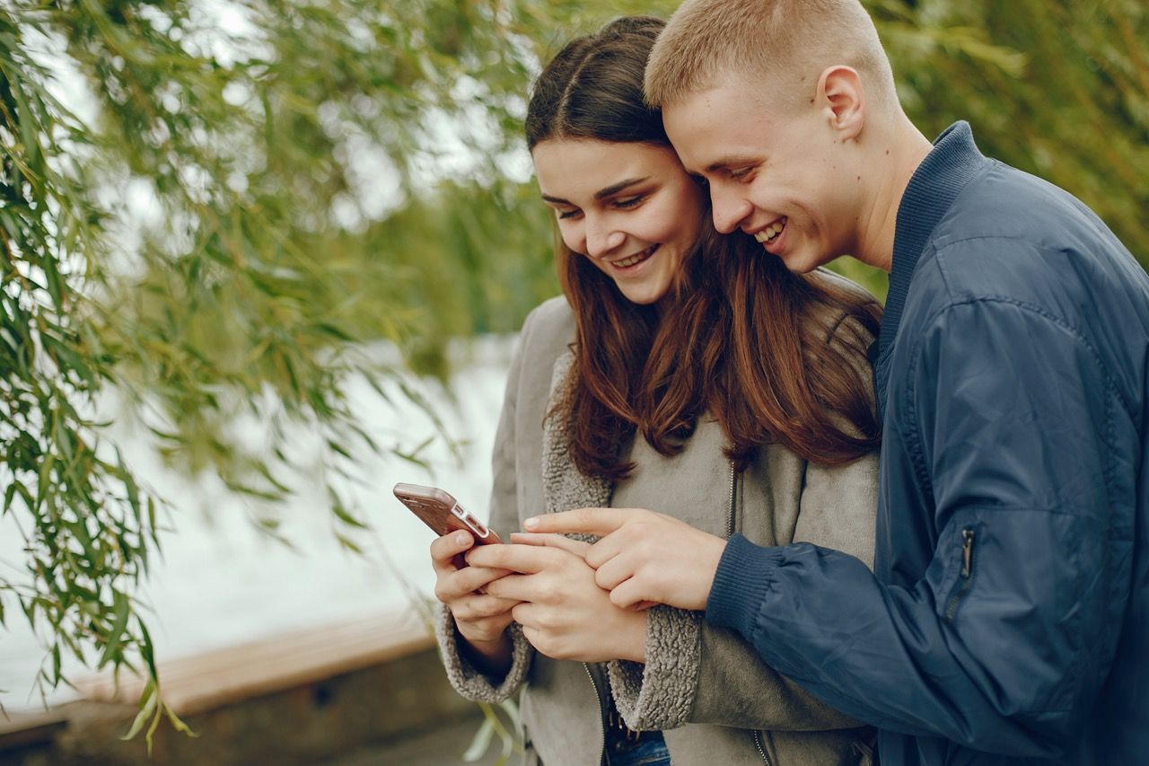 El amor en tiempos de WhatsApp, dopamina, apego y vínculo digital