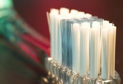 freiliegende-zahnhaelse-empfindliche-zaehne