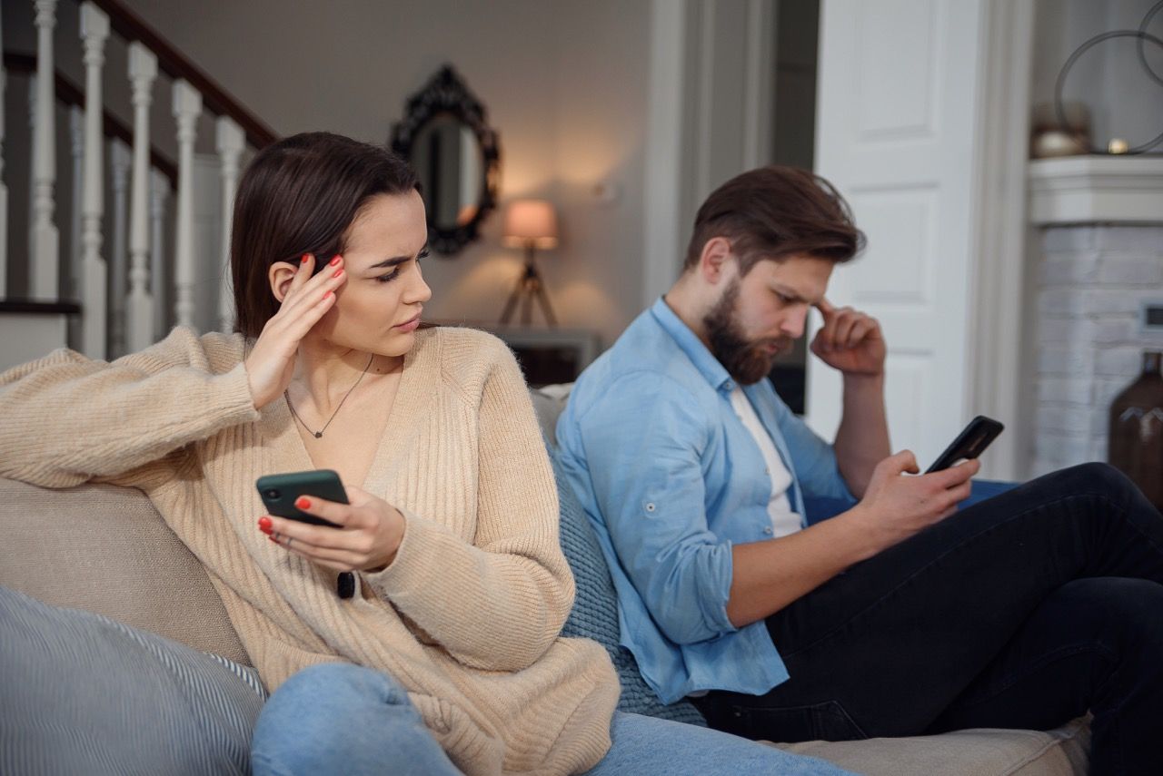Cómo gestionar conflictos por redes sociales y tecnología en la pareja