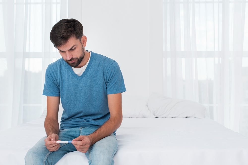 homem chateado pela sua infertilidade