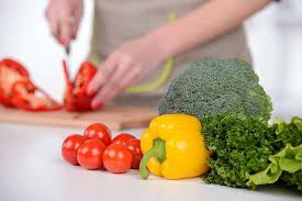 KANSERDEN KORUNMAK İÇİN NASIL BESLENMELİYİZ ?