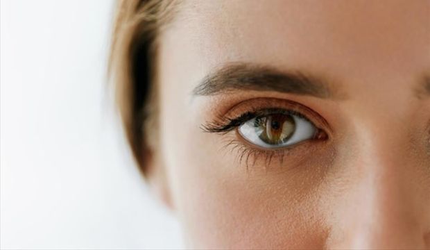 Makyaj Yaparken Göz Sağlığını Korumak