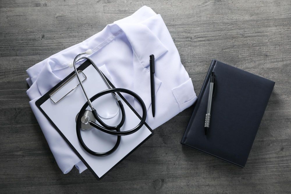 utensílios que representam o médico