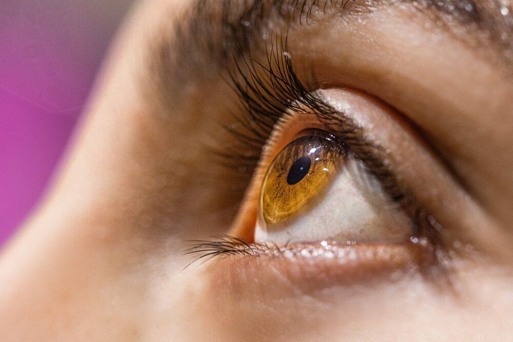 cor de olhos castanho-mel