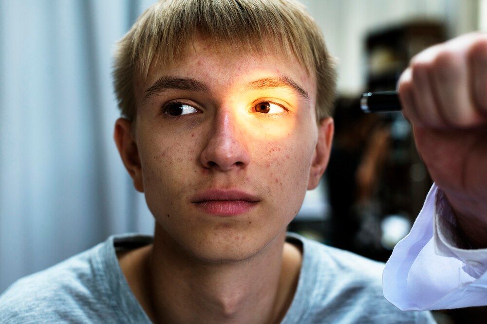 Retinopatía solar: síntomas y daños por radiación