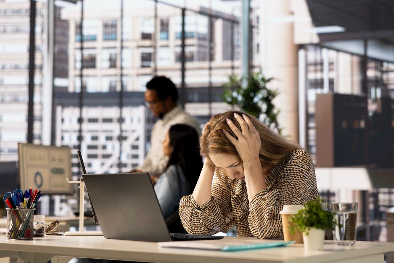 ¿Por qué no puedes desconectar del trabajo? Claves psicológicas del estrés laboral