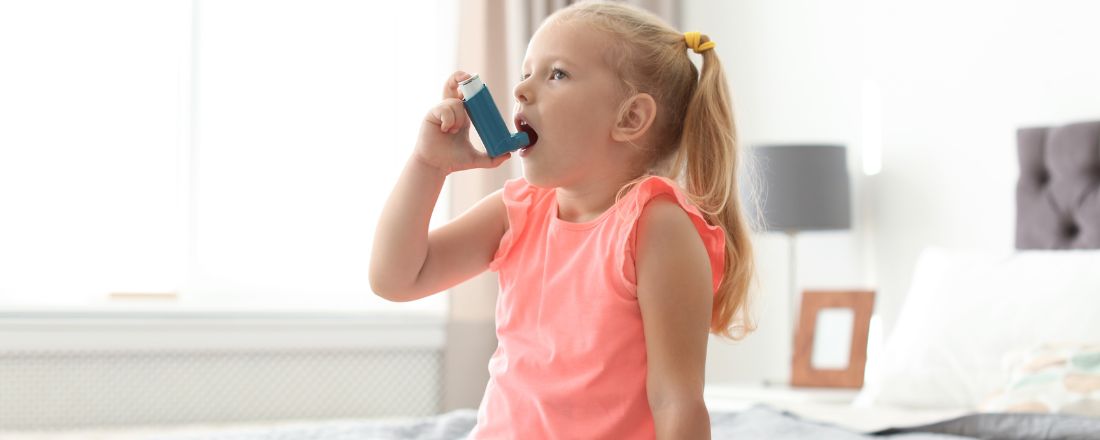 bambina usa farmaco per asma