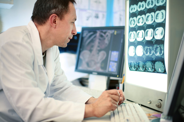Visita con lettura di esami radiografici