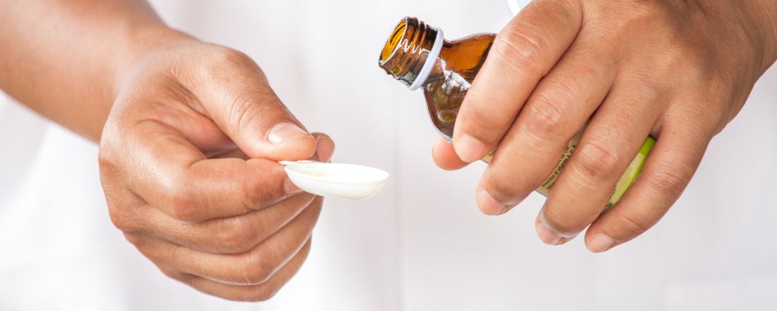 persona prende sciroppo