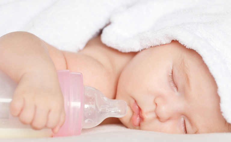 Allattamento al Seno o Artificiale: scopriamo i Benefici