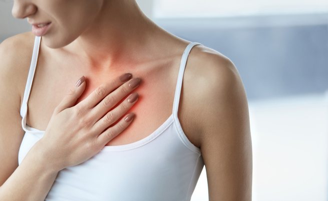 Le cause del solletico al petto