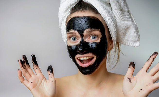 maschera al carbone e black mask fai da te