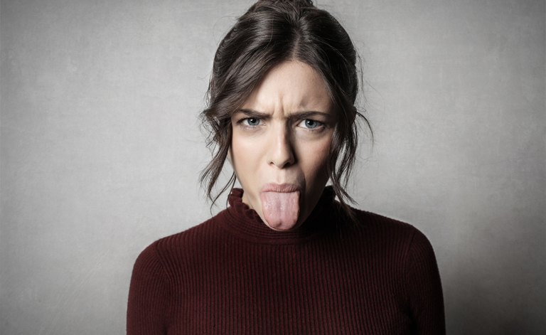 mal di lingua: ecco le cause più comuni