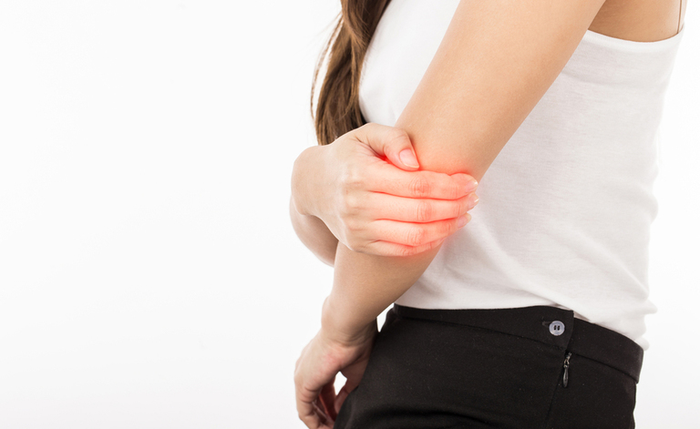 gomito del tennista: tutti i sintomi di questa tendinite