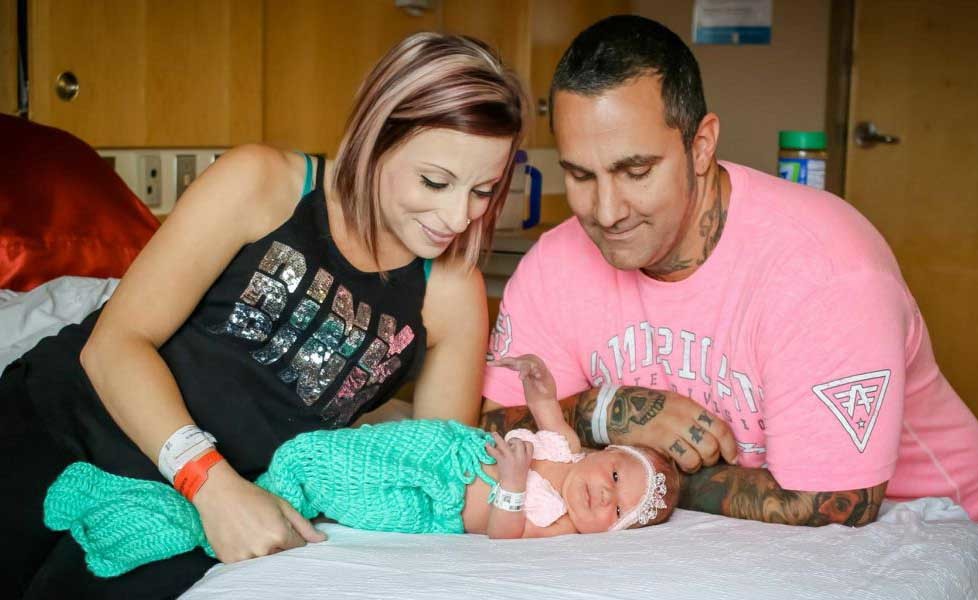 meningite virale: una neonata contra la malattia con un bacio