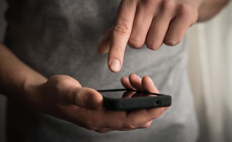 telefonino: potrebbe causare tumori al cervello?