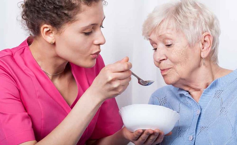 Anziano: le cause della perdita di peso