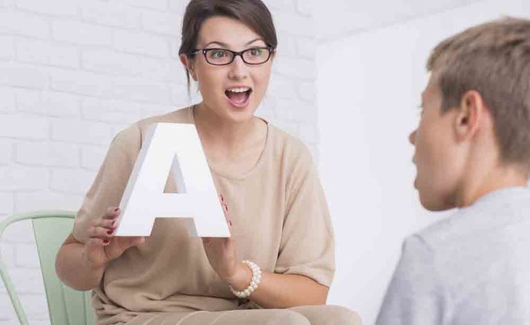 logopedista: quali sono le terapie e a chi si rivolgono