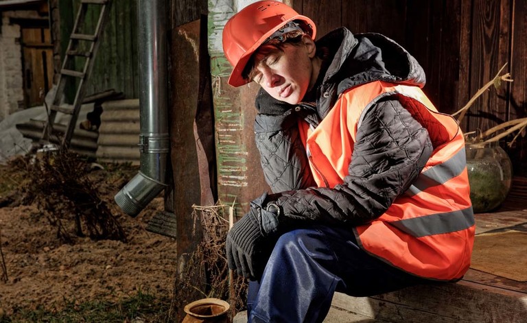 Sonnolenza, insonnia, apnee notturne: un rischio al lavoro