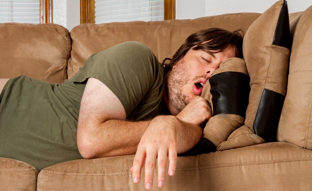 Cos’è il russamento, cause e rimedi