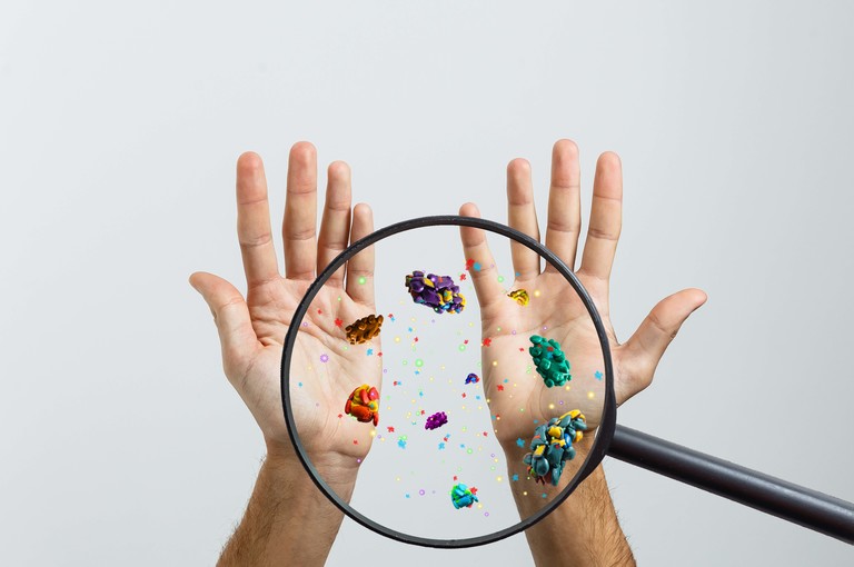 Limitare il contagio da Coronavirus non toccandosi il viso: come fare