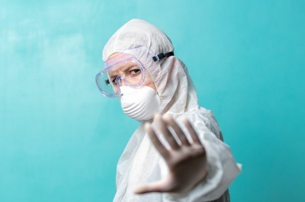 Scienziata Mette in Guarda dall'Utilizzo delle Mascherine in Stoffa, Poco Efficaci per Prevenire il Covid