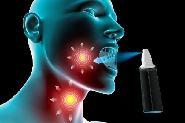 Mal di Gola e Malattie delle Corde Vocali Gola Infiammata in un Adulto che Inala Spray