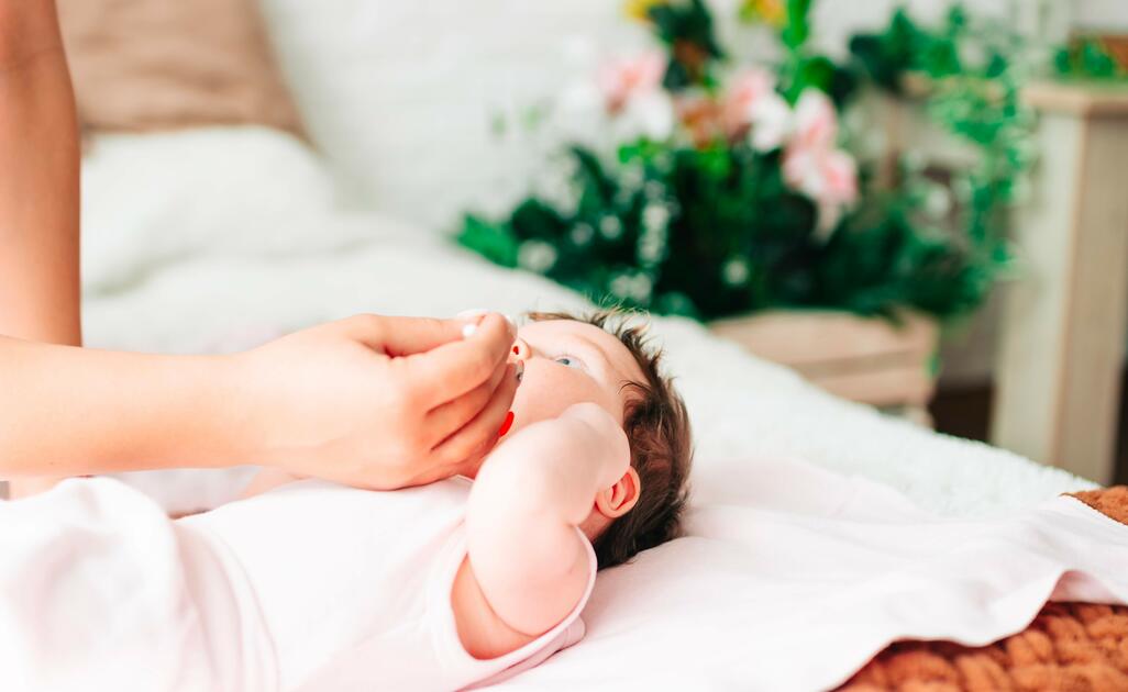 Lavaggi Nasali al Neonato: Come Farli?