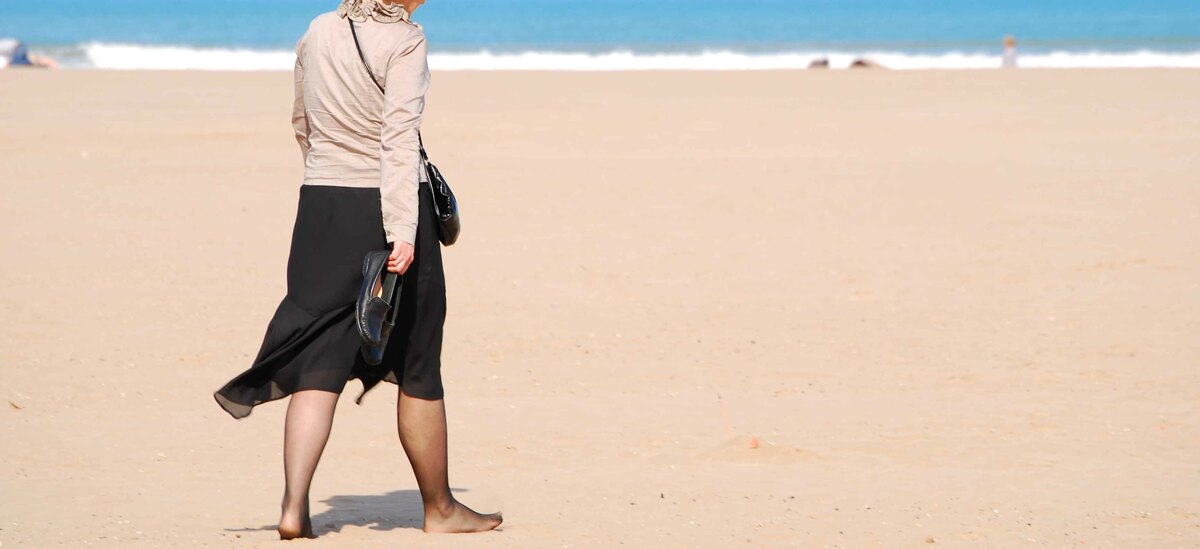 I benefici di camminare a piedi scalzi (barefooting)