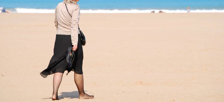 I benefici di camminare a piedi scalzi (barefooting)