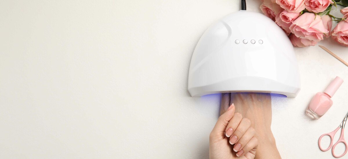 Scopriamo i rischi della manicure in gel