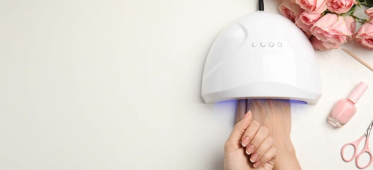 Scopriamo i rischi della manicure in gel