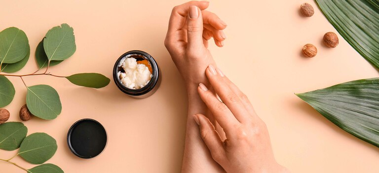 Unghie che si spezzano: cause e rimedi